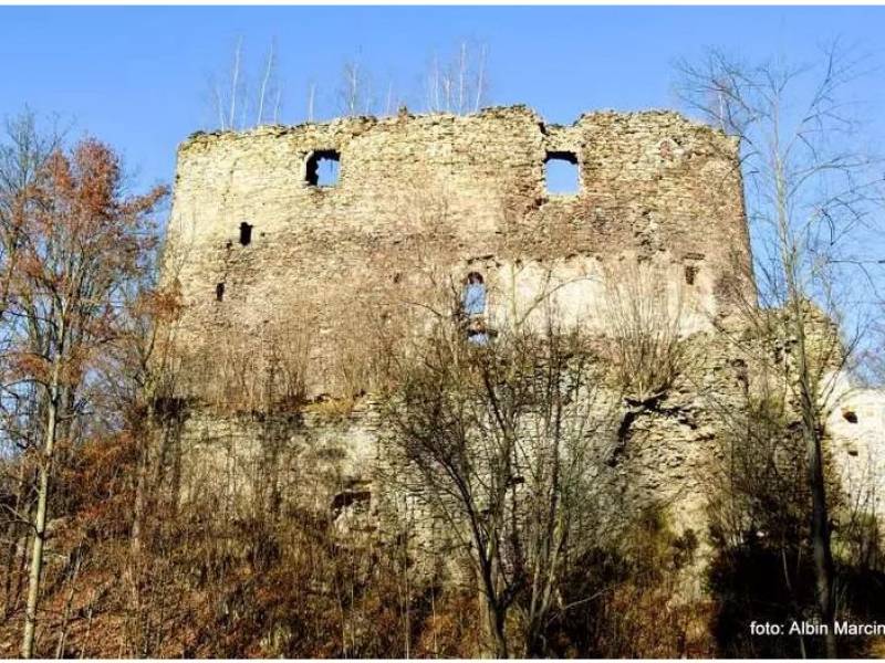 Zamek Miecz w Świeciu na Dolnym Śląsku